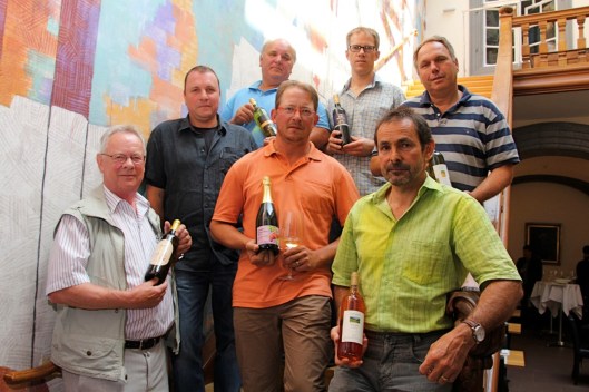 Zufriedene Winzer: Peter Nussbaumer, Ambros Thüring, Freddy Löw, Urs Rinklin, Thomas Engel, Ueli Bänninger und Urs Jauslin (von links). 